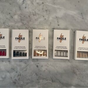 Facile Reusable Press-On Nails Set